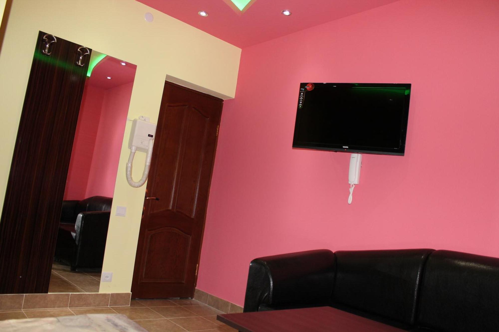 Princ Plaza Hotel Jerevan Buitenkant foto