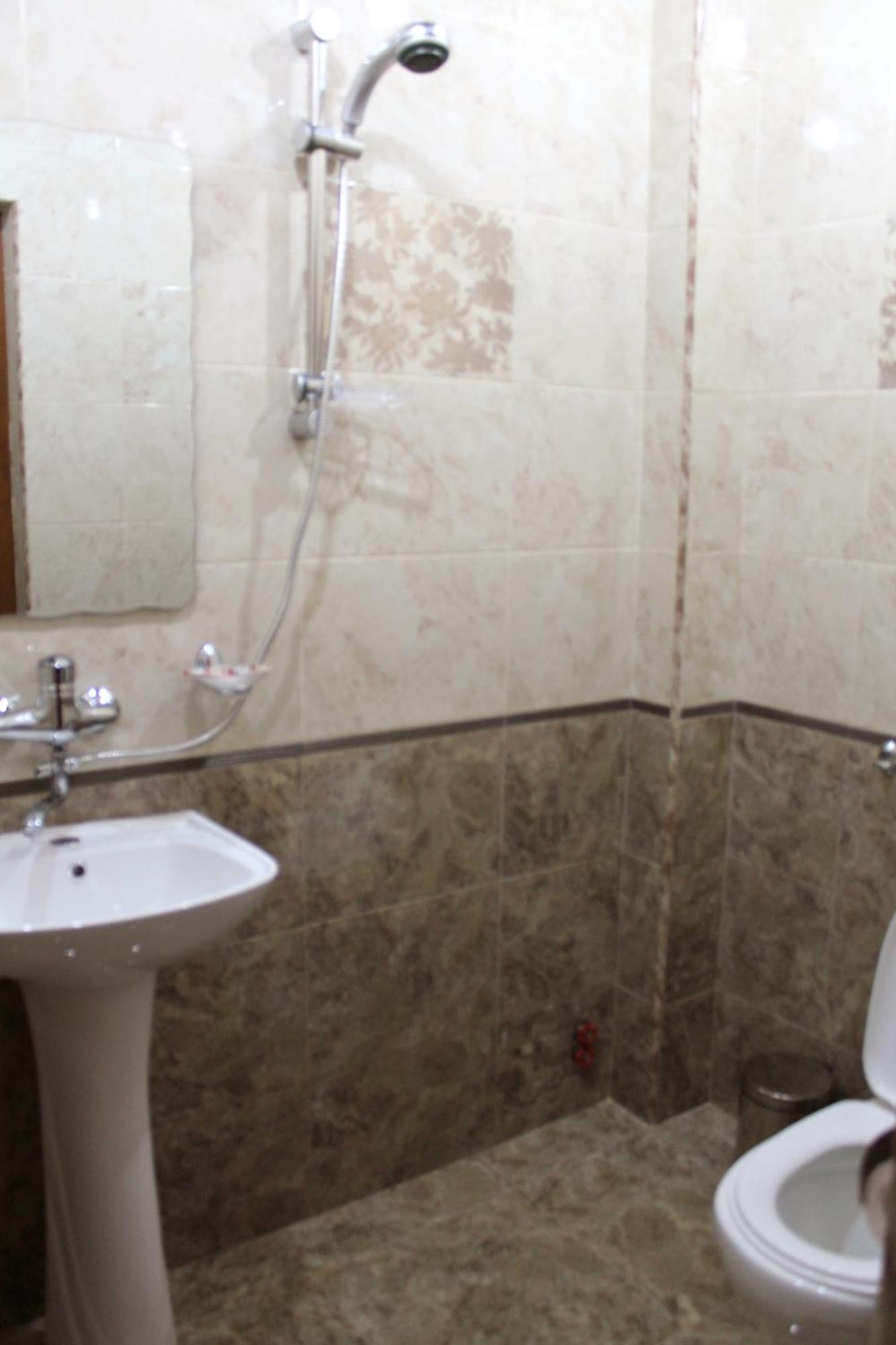 Princ Plaza Hotel Jerevan Buitenkant foto
