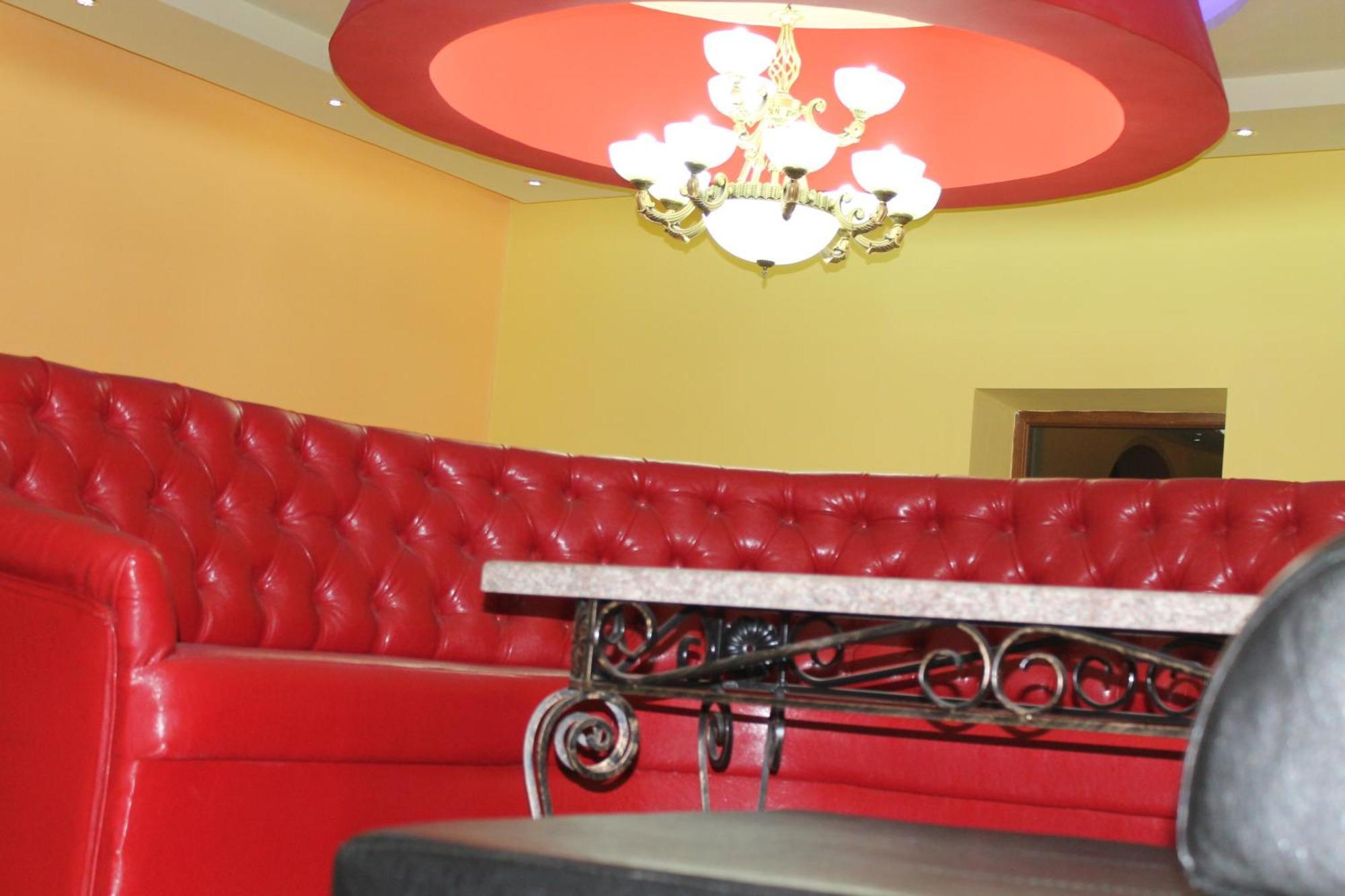 Princ Plaza Hotel Jerevan Buitenkant foto