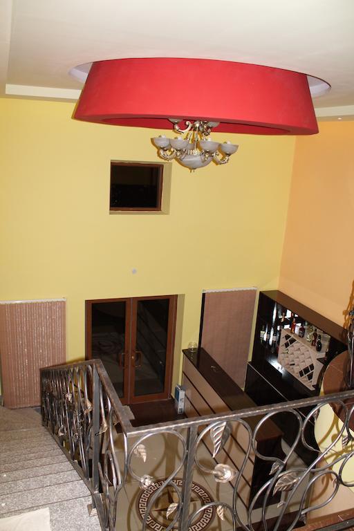 Princ Plaza Hotel Jerevan Buitenkant foto